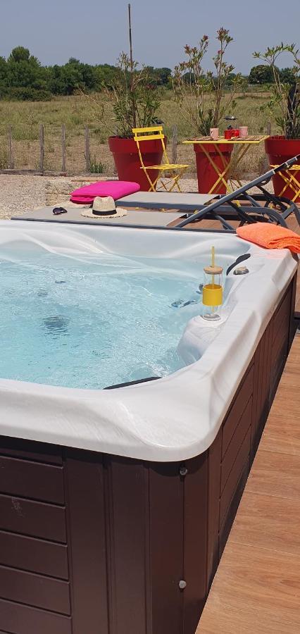 Bed and Breakfast Les Bonbonnettes Le Cailar Esterno foto